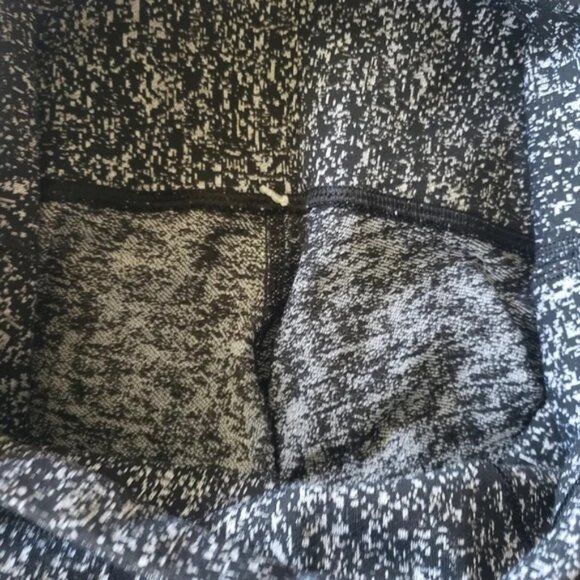 Lululemon Black and Grey Leggings. - Picture 3 of 5